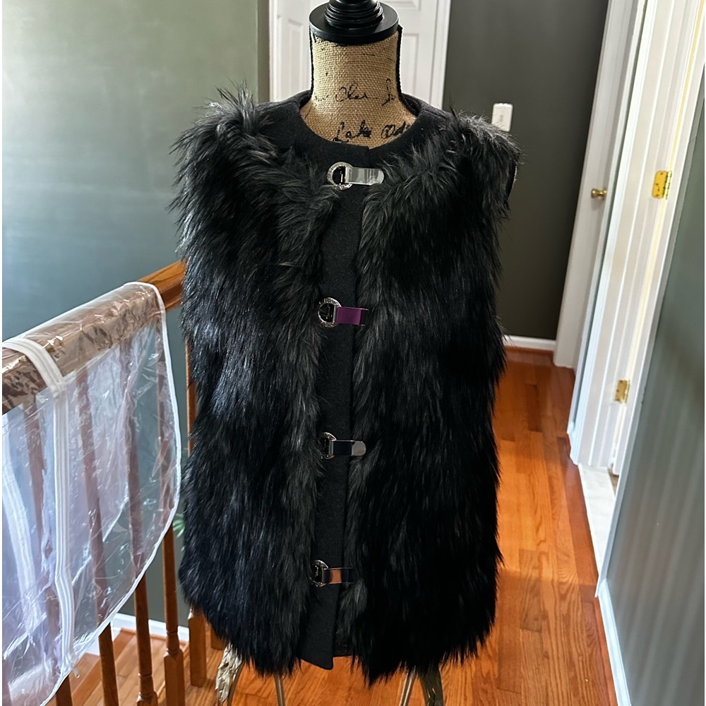 Michael Kors ❤️ Faux Fur Vest Women’s Size Large $450.
~Never Worn~ - Picture 2 of 13